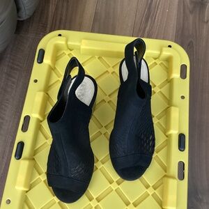 NWOT Vince Camuto black dressy leather sandals size 6